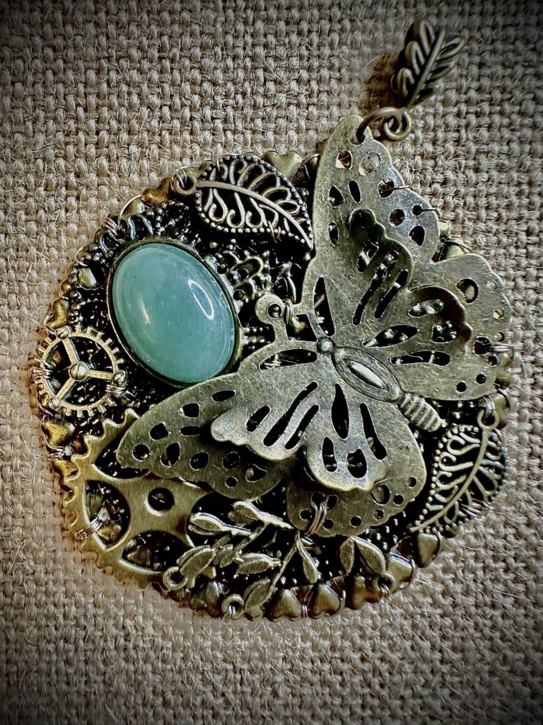 Pendentif steampunk papillon jade