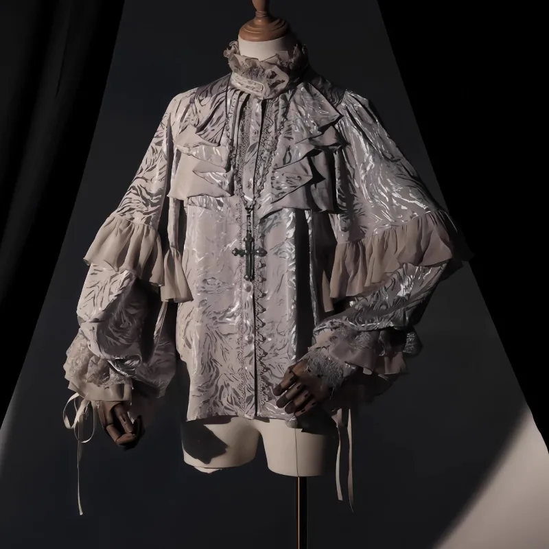 Chemisier gothique gris argenté à volants