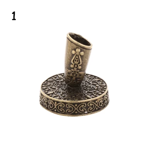 Porte-stylo couleur bronze avec socle rond orné de volutes et tube incliné à motif végétal