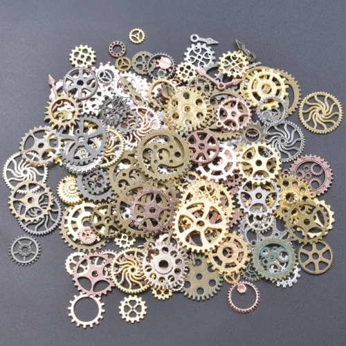 Assortiment de breloques engrenage steampunk en tons métalliques patinés