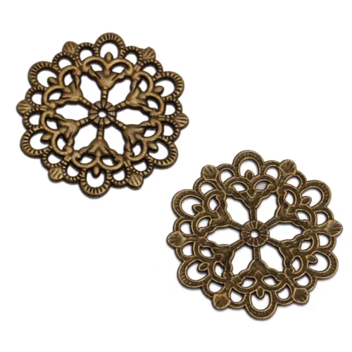 Deux vues du connecteur rond couleur bronze à fleur ajourée, six branches et contour festonné